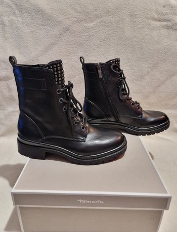 Neuf paire de bottine noir femme Tamaris pointure 40