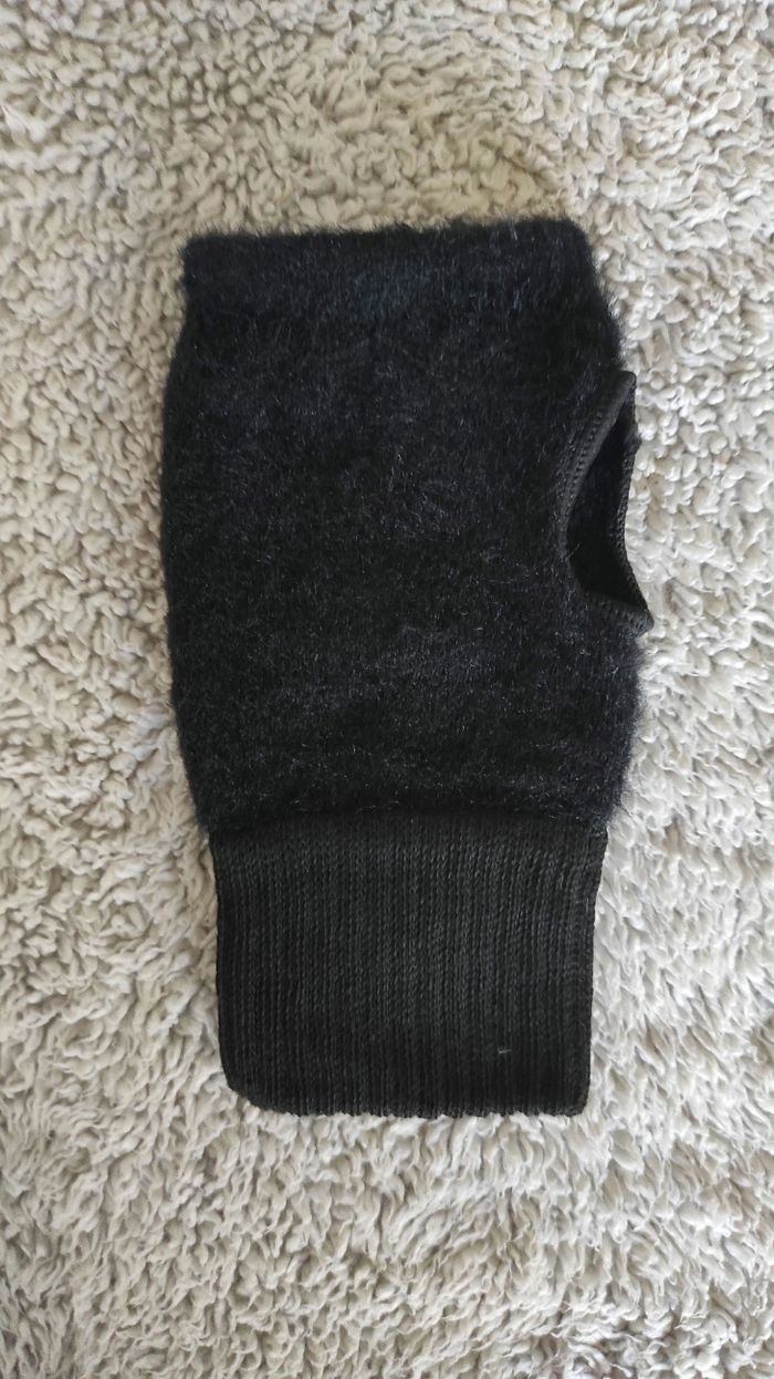 🖤 Mitaines noires en fausse fourrure – Style chic & confort - photo numéro 4