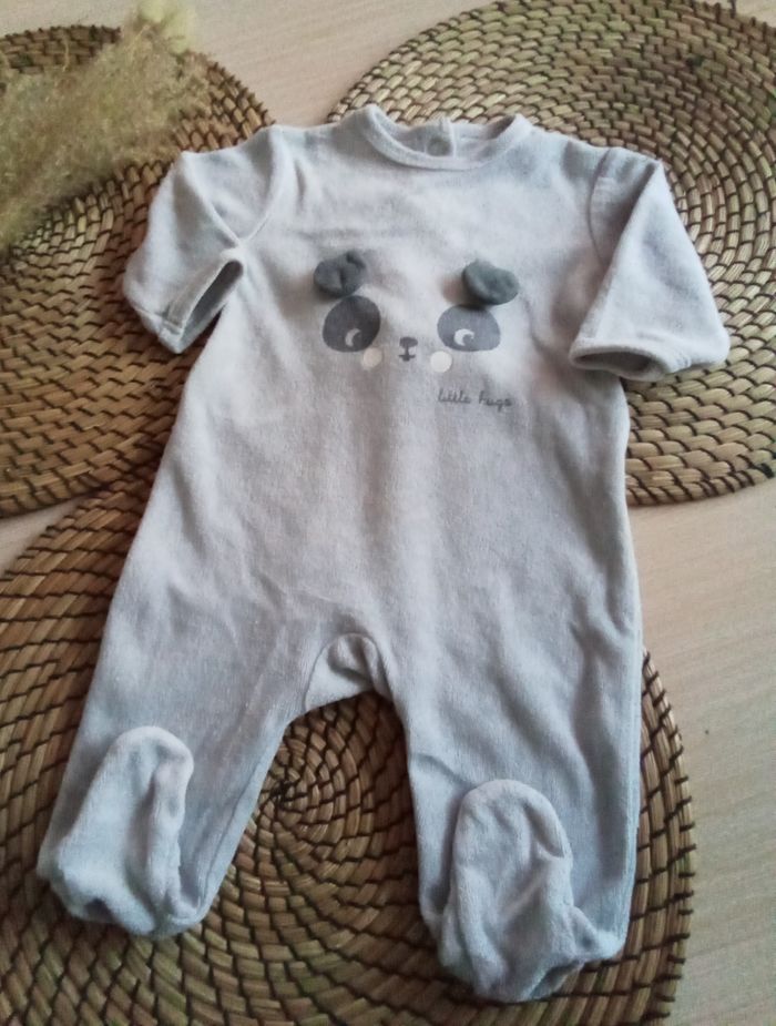 Babygro en velours gris imprimé Kiabi taille 3 mois