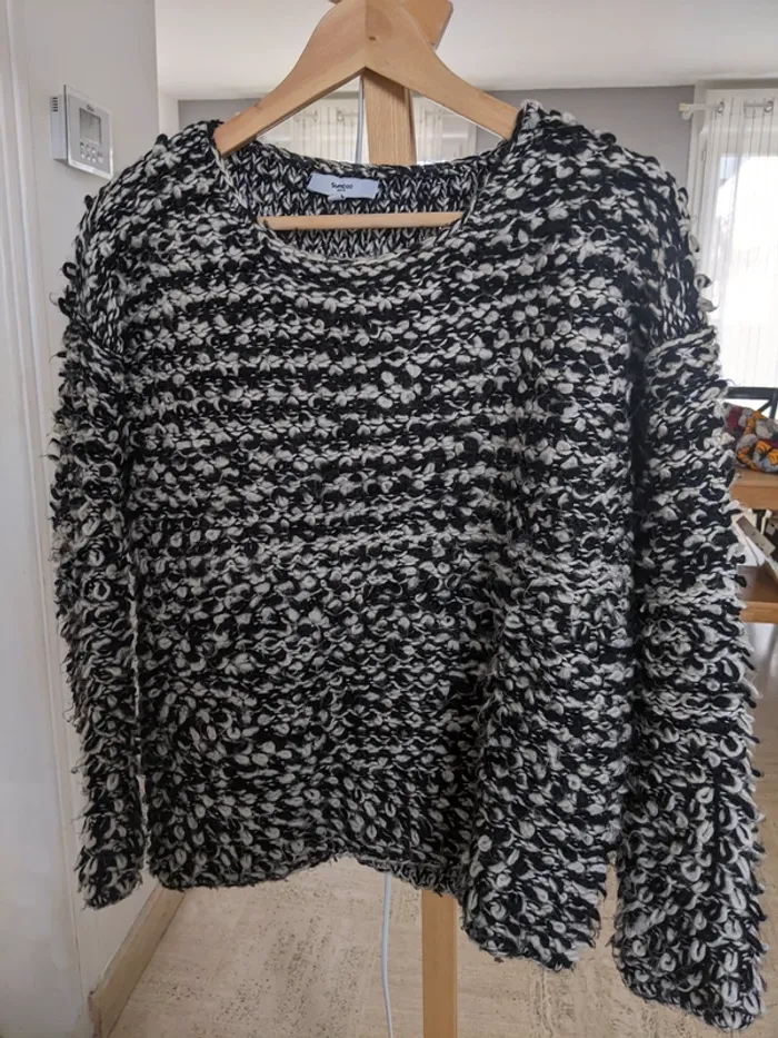 Pull noir et blanc Suncoo
