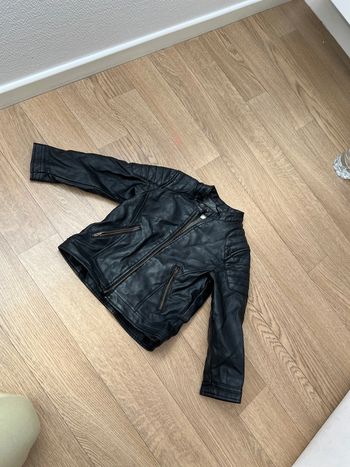 Veste en simili cuir 3/4 ans zara tres bonne etat tres peu mis