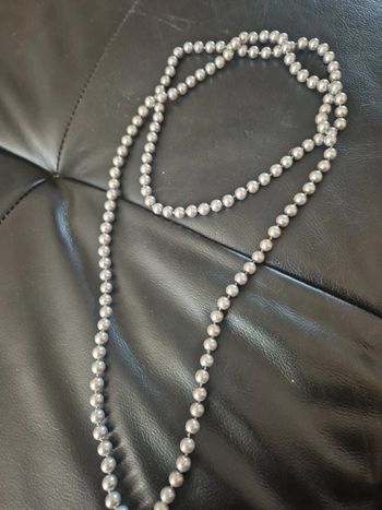 sautoir de perles grises