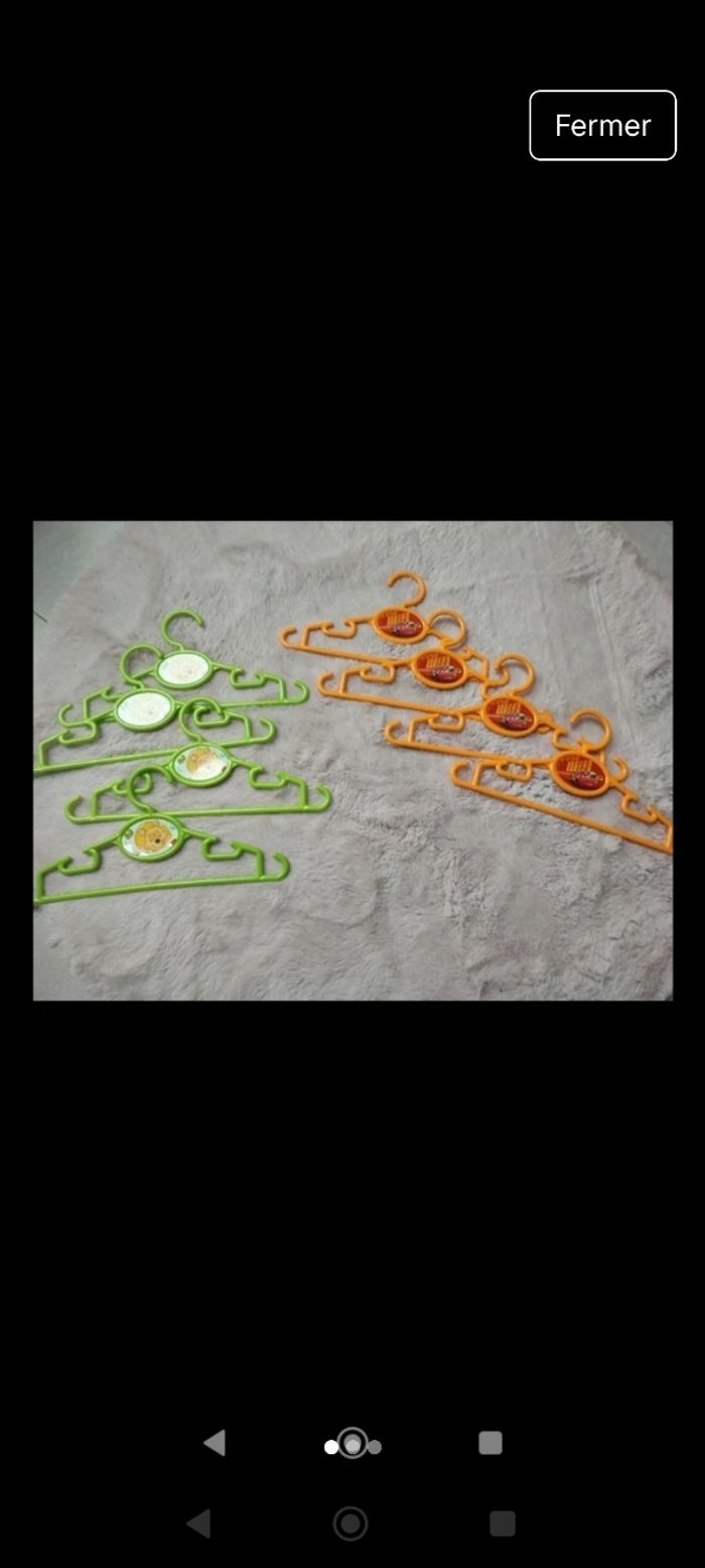 Lot de 8 cintres enfants