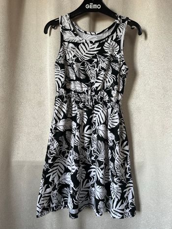 Robe feuillage noir et blanc 7-8 ans Pepperts