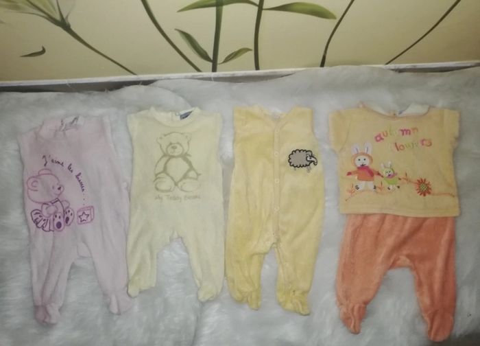 Lot 4 pyjamas naissance