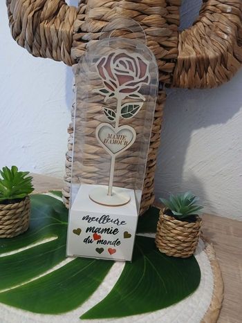 Rose éternelle  en bois fêtes des mamies