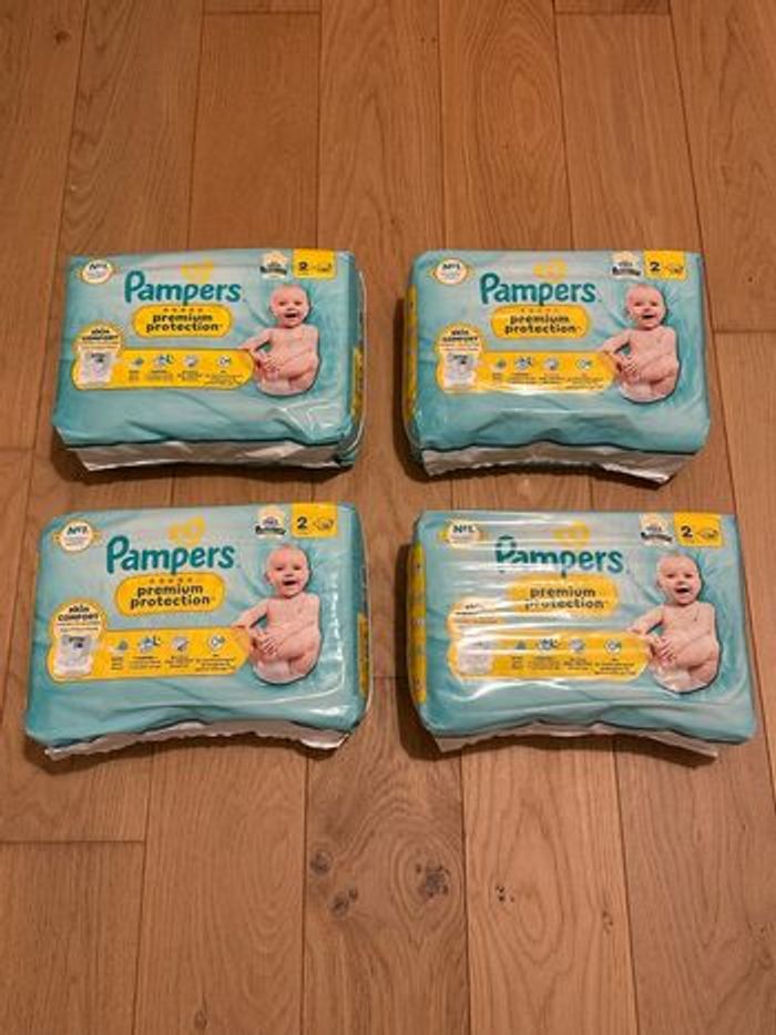 Lot de 4 paquets couches Pampers Premium Protection - Taille 2