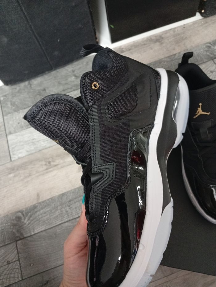 Basket air Jordan taille 38.5 - photo numéro 3