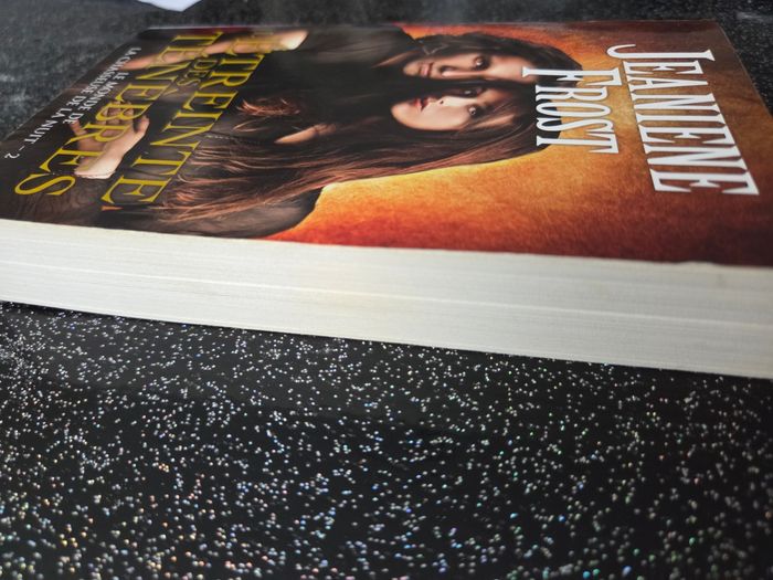 Livre de poche le monde de la chasseuse de la nuit tome 2 - photo numéro 5