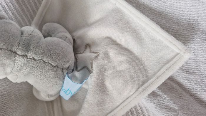 Doudou mouchoir  ourson gris Babynat - photo numéro 3