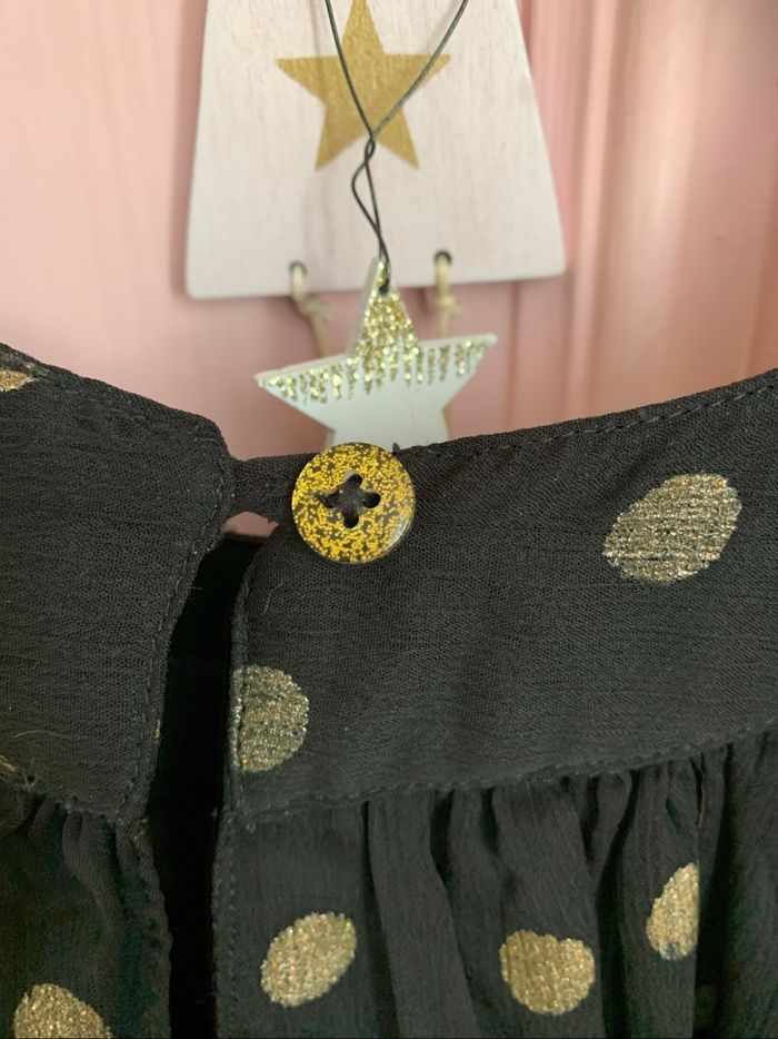 Très jolie robe noire à pois dorés 8 ans tbe - photo numéro 3