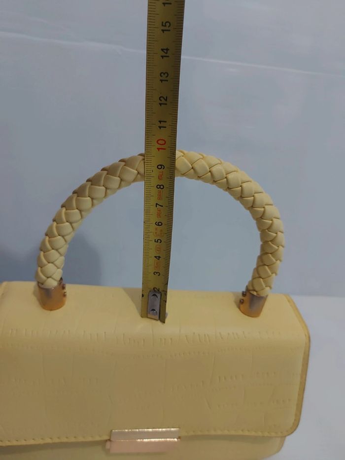 Sac à main jaune clair très peu servi dimensions en photos - photo numéro 13
