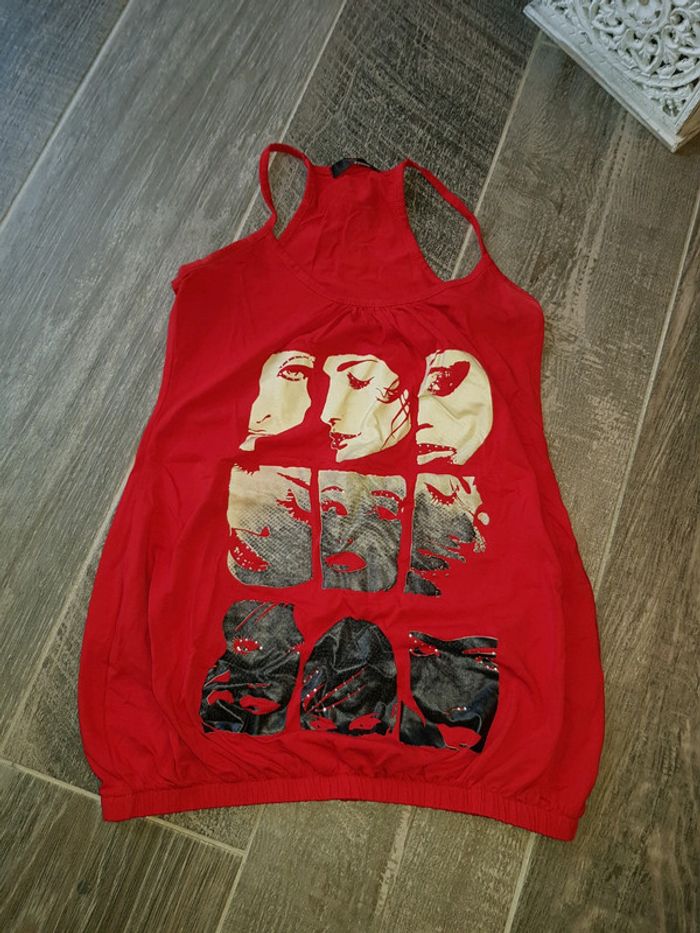 Haut à bretelles rouge