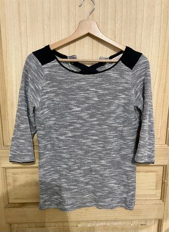 Petit pull gris lacet à l’arrière manches 3/4 taille S