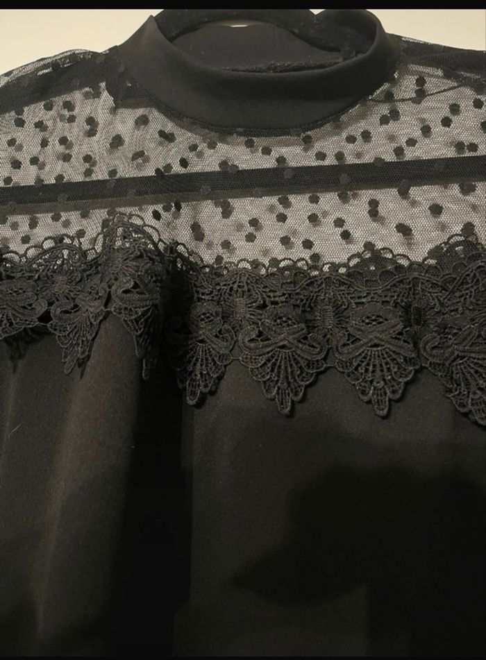 Petite robe noire transparente à dentelle et petit pois - photo numéro 2