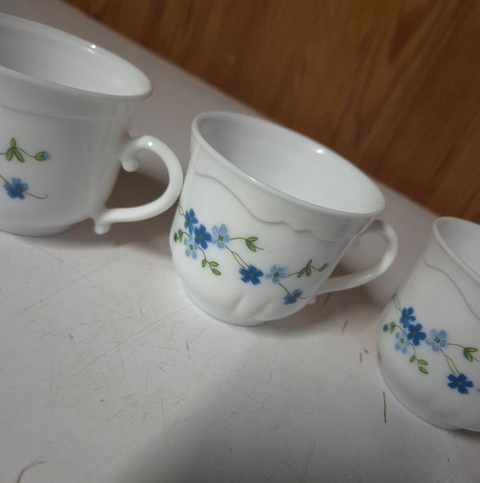 Lot 4 tasses arcopal vintage blanche fleurs fleue - photo numéro 3
