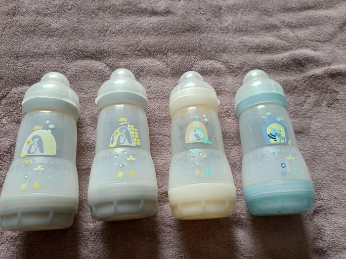 Lot de 4 biberons 260ml