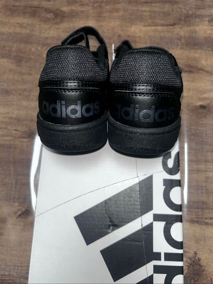 Baskets adidas neuf - photo numéro 3
