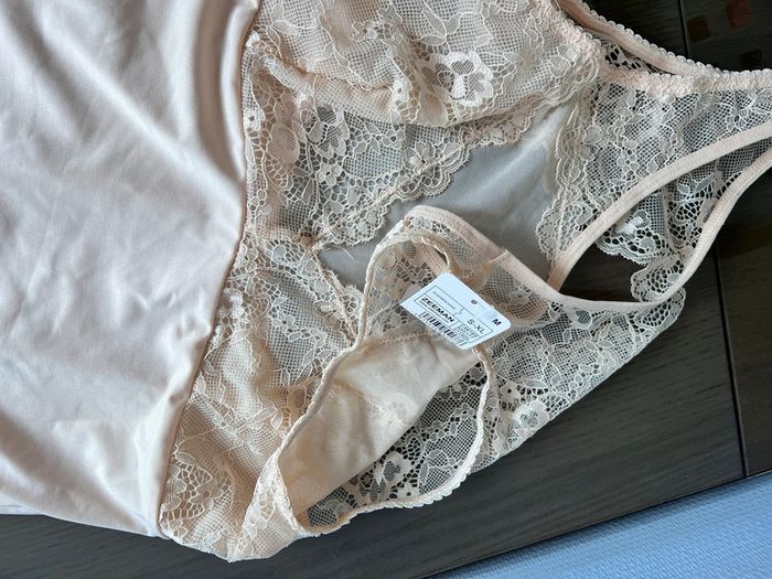 Body habillé / dentelle beige neuf et étiqueté taille M - photo numéro 3