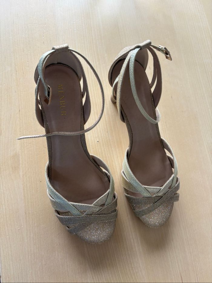 Scandale escarpins talon chaussures menbur