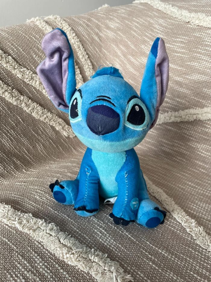 Peluche doudou interactif 22cm Disney stitch bleu très bon état