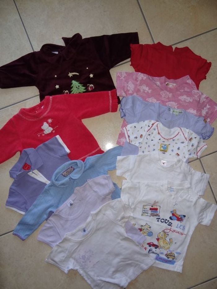 lot de vêtements T 6mois
