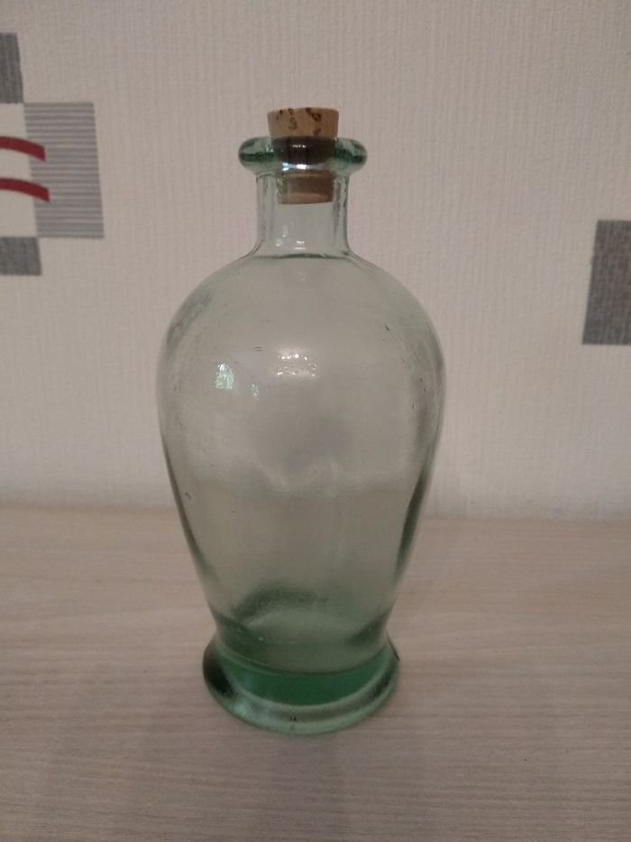 Bouteille en verre transparent avec bouchon en liège Vintage