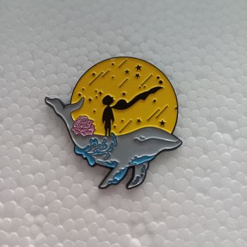 Pin's petit prince sur baleine #260404