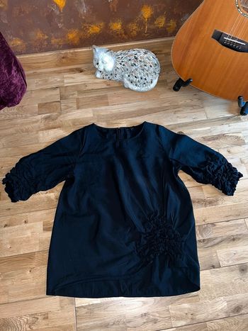 Blouse noire spéciale cos portée mais encore en bon état 38/M