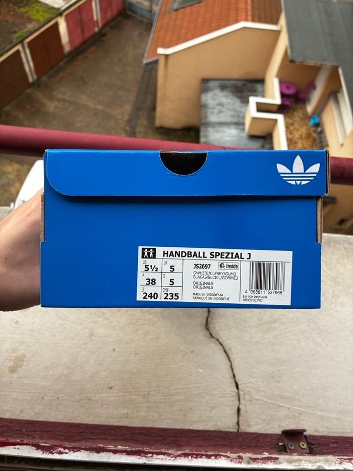 Adidas Spezial Off White/Clear Sky/Gum - Taille 38 - Neuves - photo numéro 6