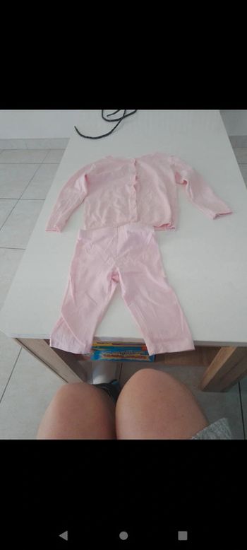 Ensemble gilet et legging rose taille 4 ans