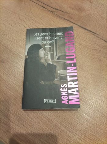 Les gens heureux lisent et boivent du café Agnès Martin Lugand