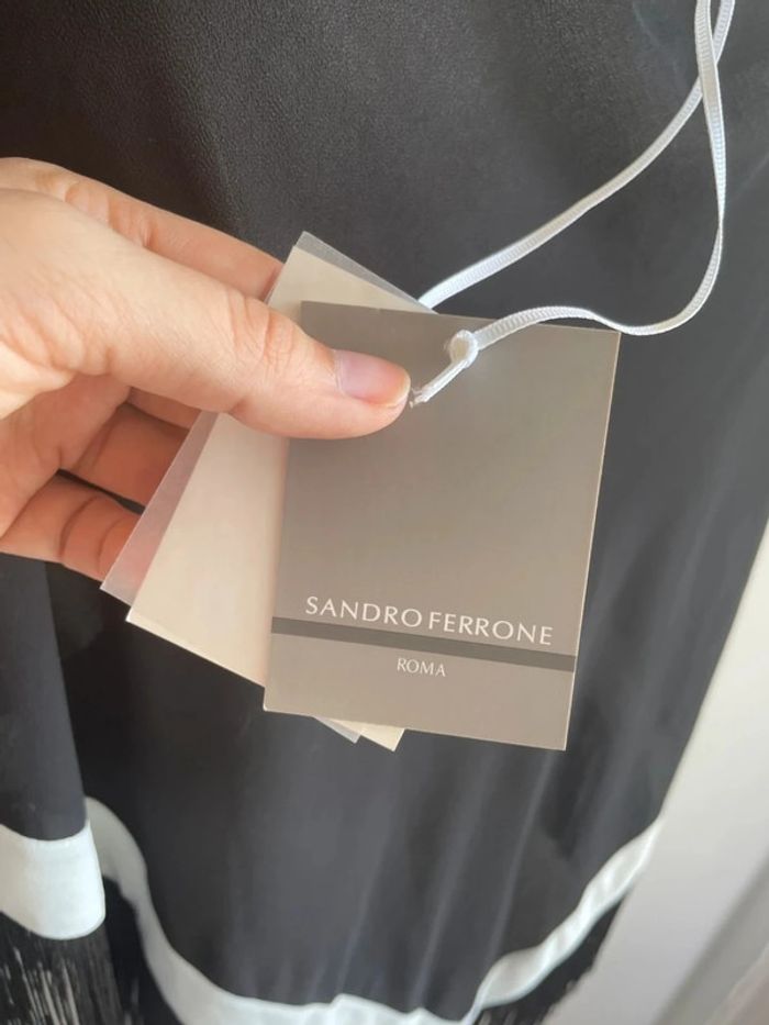 Poncho noir habillé Sandro Ferrone – finition contrastée élégante - photo numéro 6