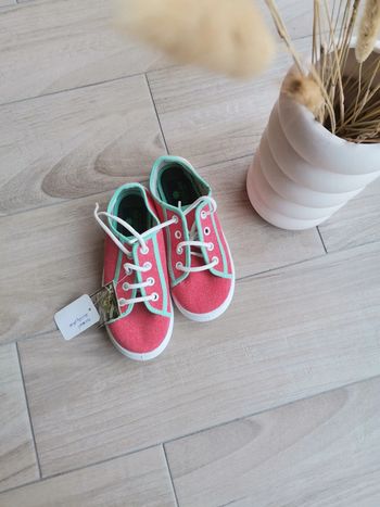 Chaussure a lacets neuve taille 30 petalous