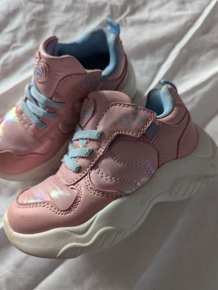 Chaussures fille 24 jamais porté - photo numéro 2