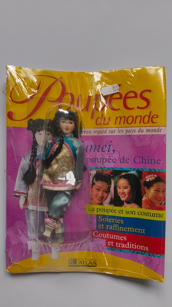 Poupée folklorique de chine en porcelaine