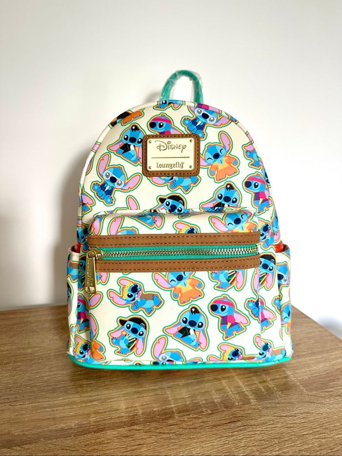 Sac Loungefly backpack Retro Groovy Stitch Disney