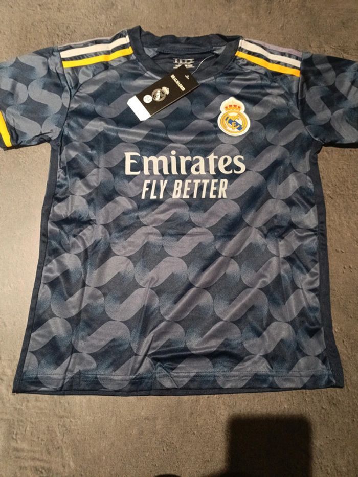 Tenue foot Real Madrid Vini Jr bleu. T.24 - photo numéro 2