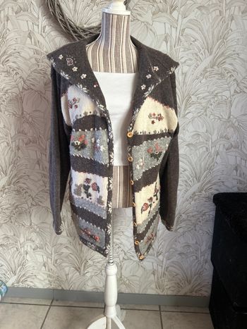 Gilet en laine fleuri