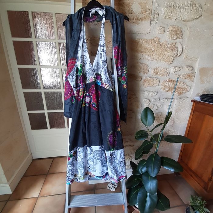 ROBE Dos nu