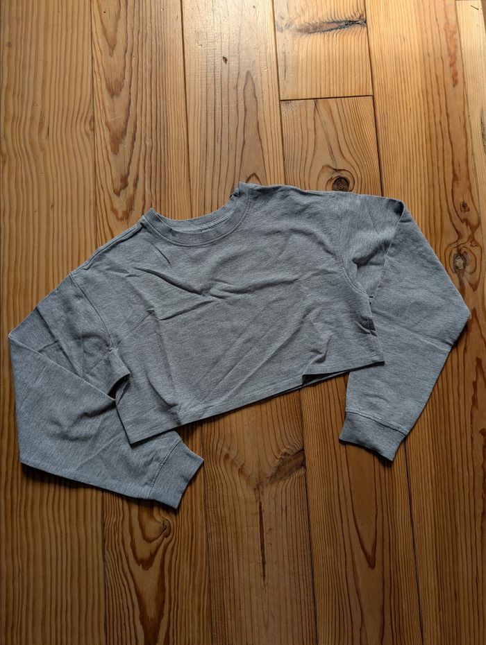 Pull court gris