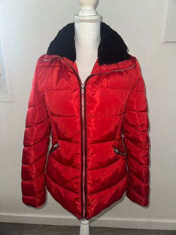 Doudoune veste matelassée rouge et noire fausse fourrure Jean Pascale T38 M