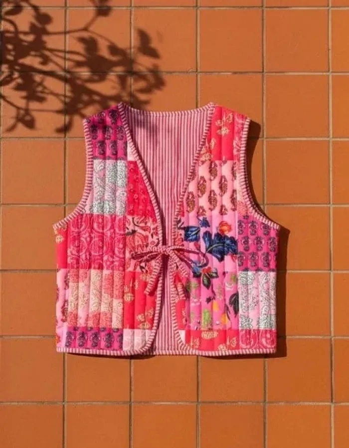 Gilet matelassé Vermilia patchwork coloré taille S, rétro bohème chic