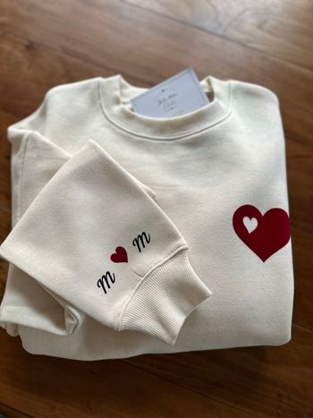 Sweat avec cœur et initiales 