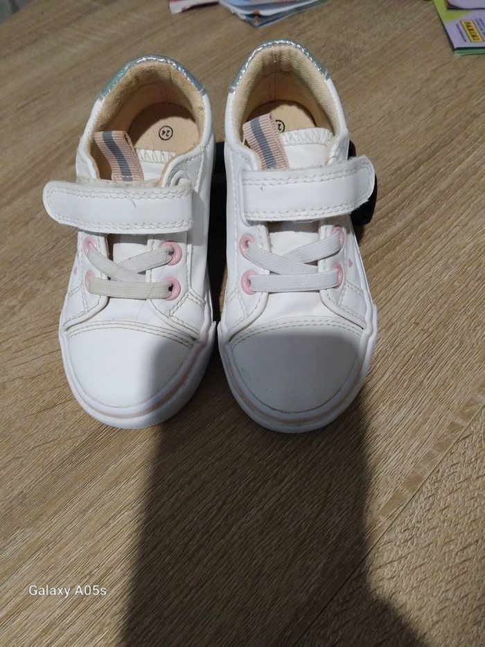 Chaussure de fille taille 24 tres peux utulise - photo numéro 3