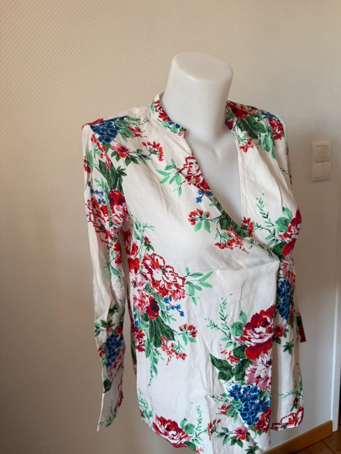 Blouse blanche à fleur en très bon état taille S Zara - photo numéro 2