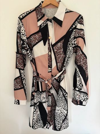 Tunique à formes géométriques et léopard