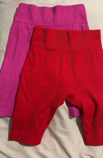 Lot de 2 shorts rouge et rose taille S