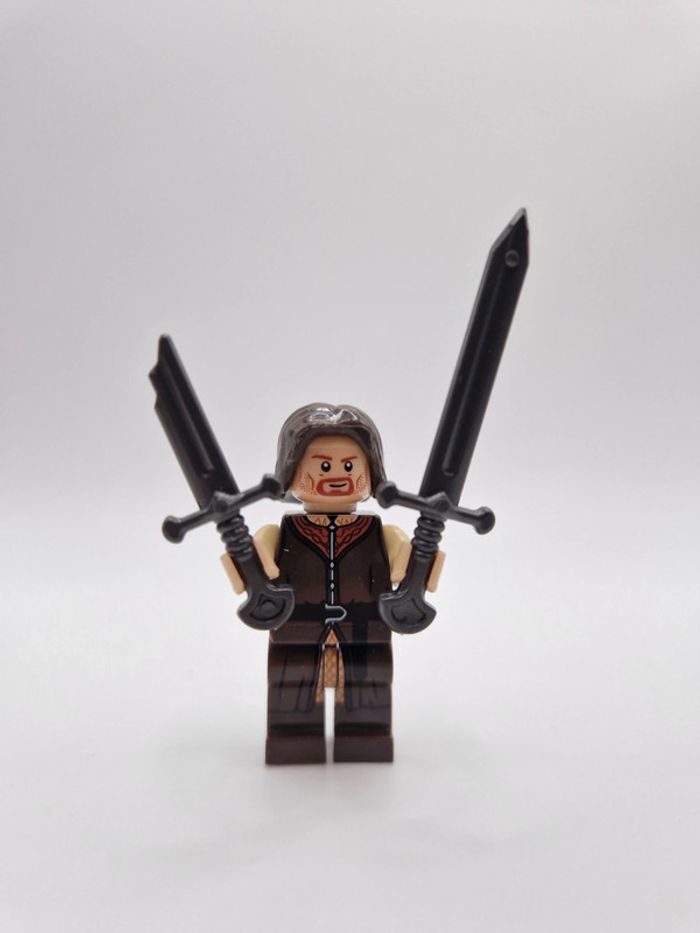 Figurine type lego Aragorn seigneur des anneaux / hobbit