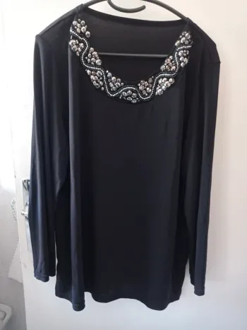 T-shirt manche longue noir avec perles